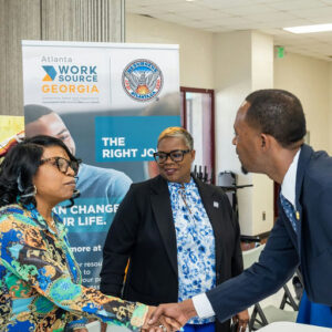 Photo shared by The Atlanta City Council on April 01, 2025 tagging @antoniolewisatl. Có thể là hình ảnh về 2 người, mọi người đang đứng, văn phòng và văn bản.