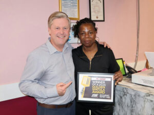 Photo by City of Fairburn Ga on March 27, 2025. Pode ser uma imagem de 1 pessoa, sorrindo, em pé, revista, escritório e texto que diz "りを = MS. SAVORY WINNER 2025 GOLDEN SPATULA AWARD ANF REPORT REPORTCARD CARD RESTAURANT . NuẨ S SELAR tutneee".