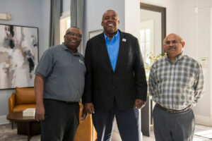 Photo by City of South Fulton on May 06, 2025. قد تكون صورة ‏‏‏‏٣‏ أشخاص‏، و‏‏أشخاص يقفون‏، و‏مكتب‏‏‏ و‏نص‏‏.