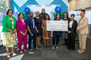 Photo by Red Oak District on April 03, 2025. Puede ser una imagen de 8 personas, personas de pie, oficina y texto.