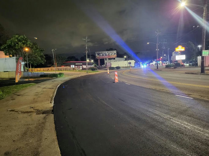 Photo by ATLDOT on June 23, 2025. Puede ser una imagen de carretera, calle, cordón de vereda y texto.