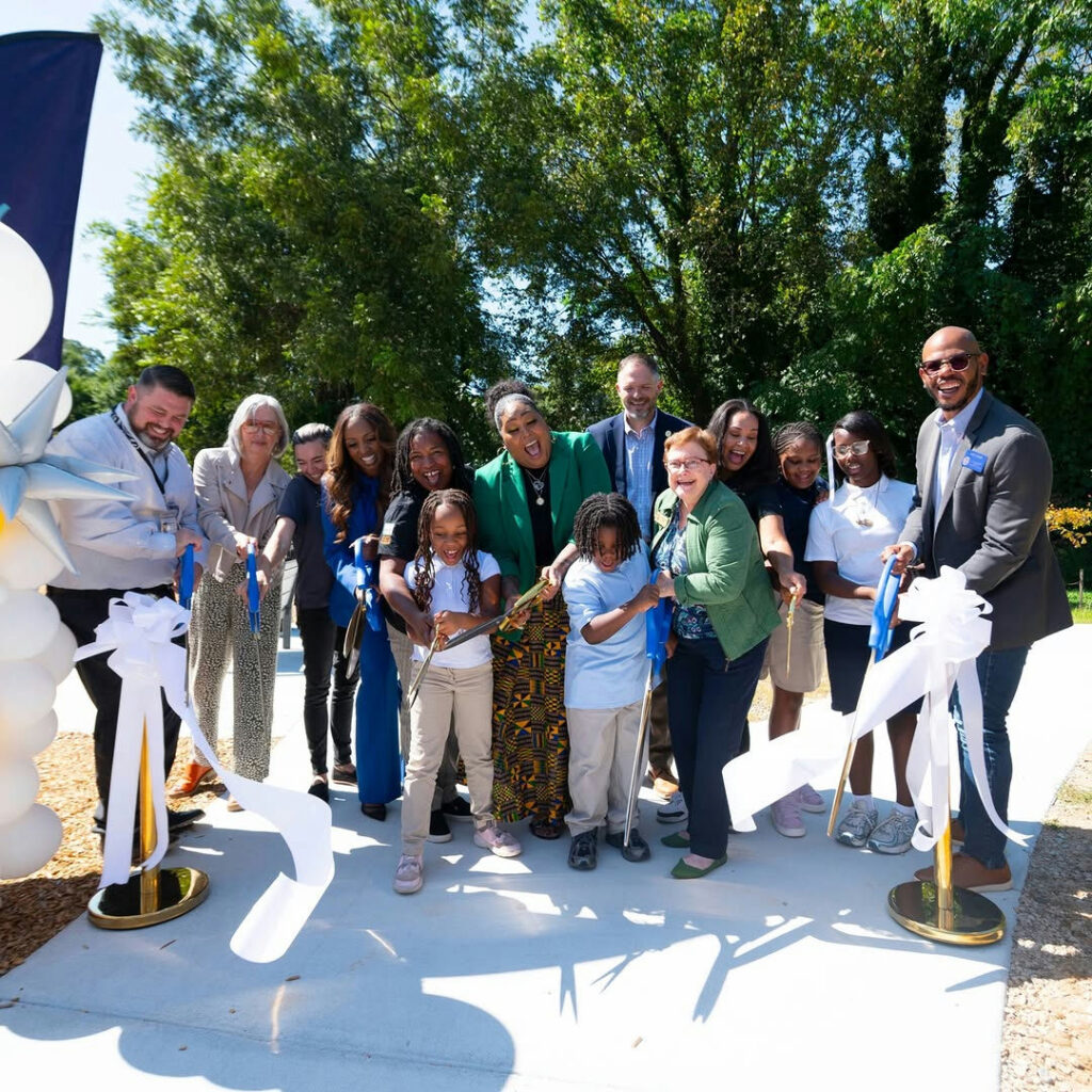 Exciting news for the community! The ribbon was officially cut at M. Agnes Jones Elementary Community School Park, unveiling brand new playground equipment. This project is the result of a fantastic collaboration among Atlanta Public Schools, Kaboom, The Children and Park Nature Network, and The Trust for Public Land, ensuring a safe and fun space for kids to play and learn.