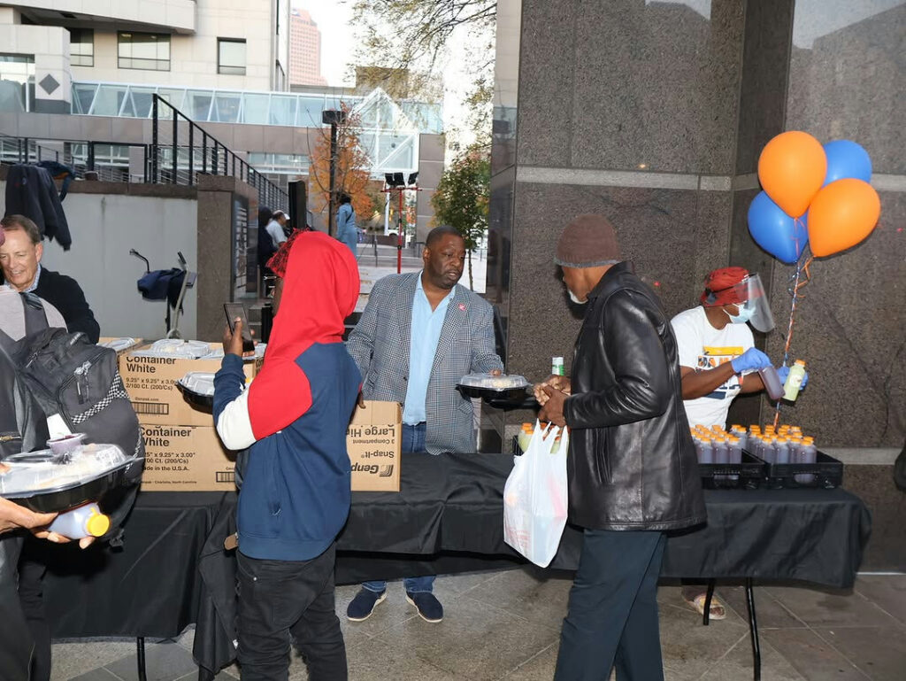 The "Blanket Atlanta with Love" community dinner and giveaway hosted by Commissioner Arrington at the Fulton County Government Center brought neighbors together! We shared coats, blankets, warm clothing, and toiletries with those who may need a little extra support. For 12 days, residents, staff, and partners donated from the heart to help keep our community warm during the cold holiday months. 🧣🧤 We’re so grateful for everyone who showed up, gave generously, and reminded us what community really means! #FultonInfo #experienceFulton #holidays #helpinghands #support
